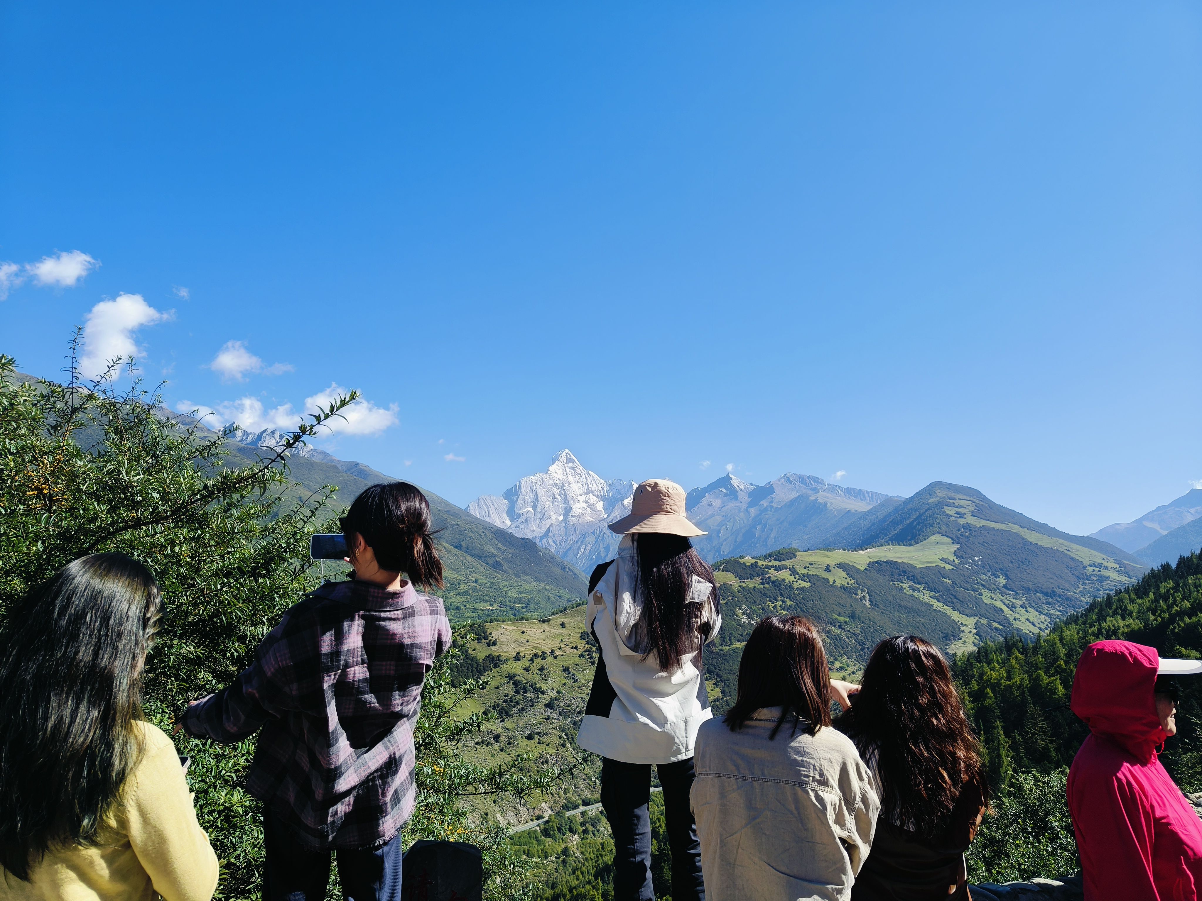 【2-8人小团】【1+1保姆车】【阿坝全景】行走在川西-阿坝全景5日游-九寨沟/黄龙/毕棚沟/达古冰川/四姑娘山/羊绒哈德....精品纯玩小团，1+1保姆车，赠送旅拍